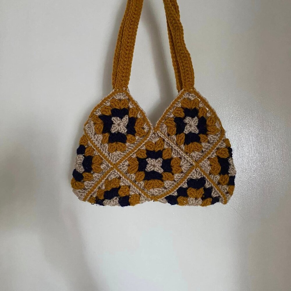 HANDMADE CROCHET SMALL  BAG  NWT! - Picture 2 of 4
